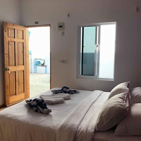 Lily Rest Maldives Hotel остров Маафуши Екстериор снимка