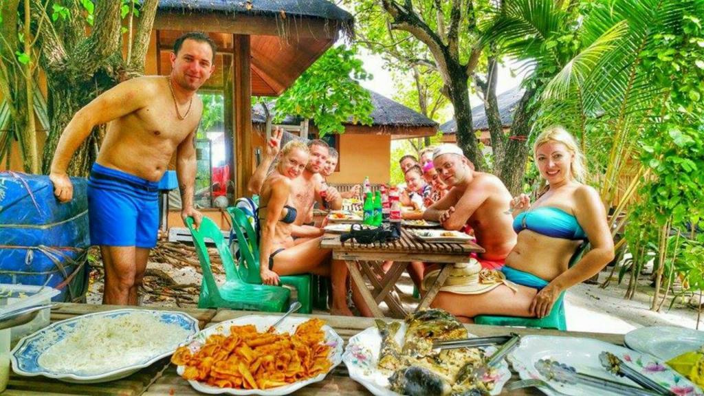 Lily Rest Maldives Hotel остров Маафуши Екстериор снимка