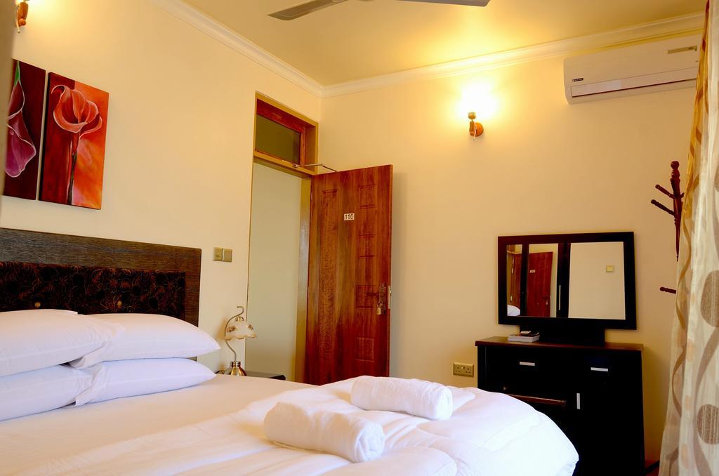 Lily Rest Maldives Hotel остров Маафуши Екстериор снимка