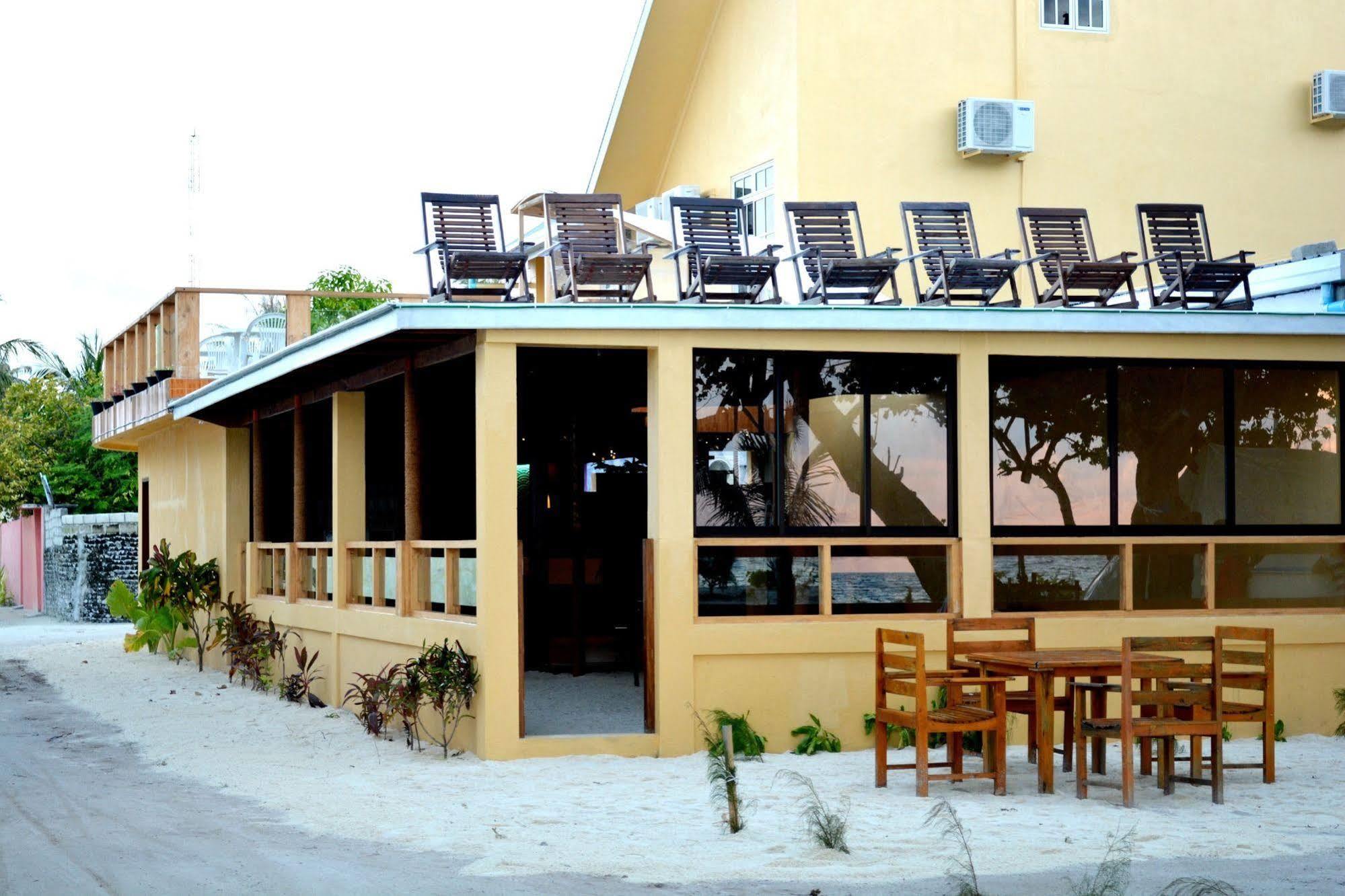 Lily Rest Maldives Hotel остров Маафуши Екстериор снимка
