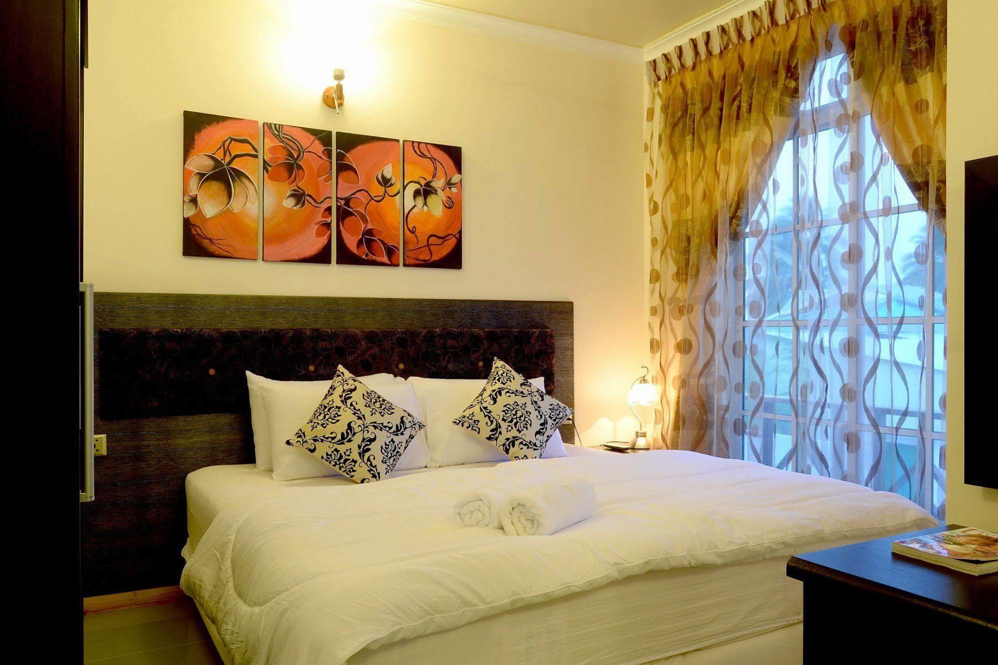 Lily Rest Maldives Hotel остров Маафуши Екстериор снимка