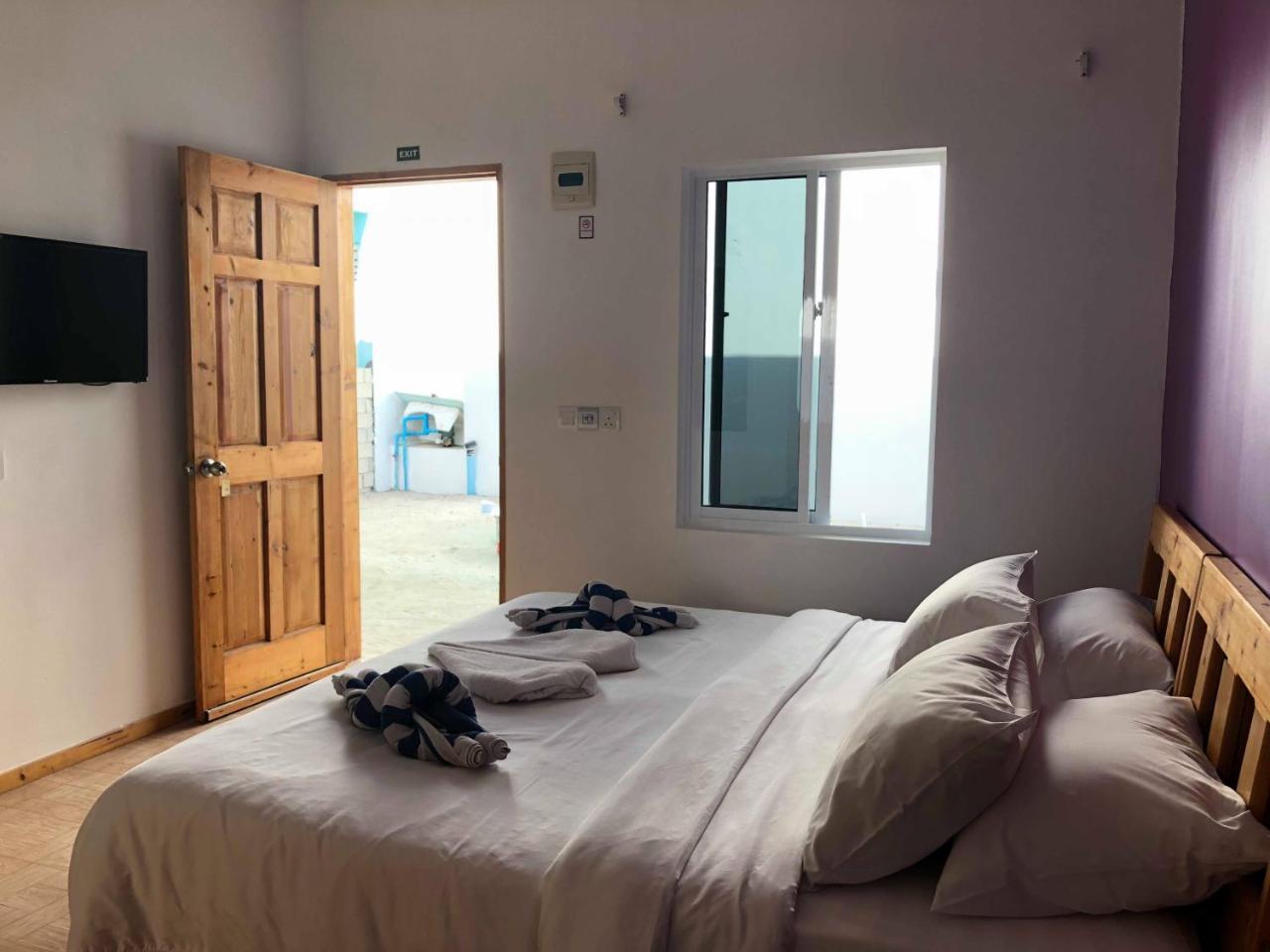 Lily Rest Maldives Hotel остров Маафуши Екстериор снимка